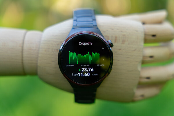 Титан делает лучше любые часы — смотрите сами. Обзор HUAWEI WATCH 4 Pro в космическом дизайне