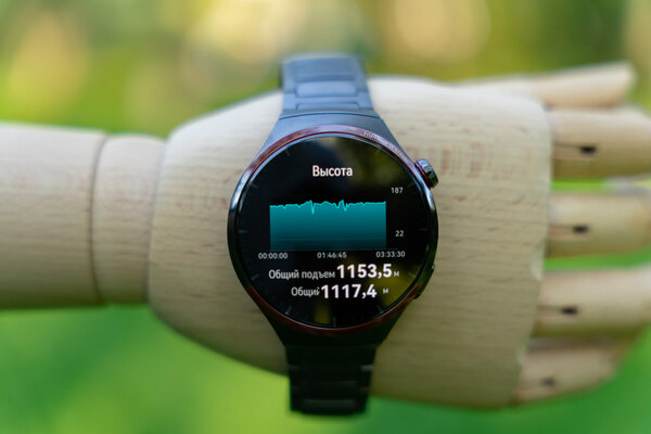 Титан делает лучше любые часы — смотрите сами. Обзор HUAWEI WATCH 4 Pro в космическом дизайне