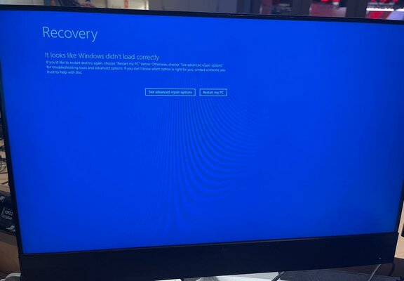 Немного фотографий глобального сбоя Windows из разных уголков мира