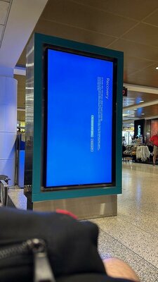 Немного фотографий глобального сбоя Windows из разных уголков мира