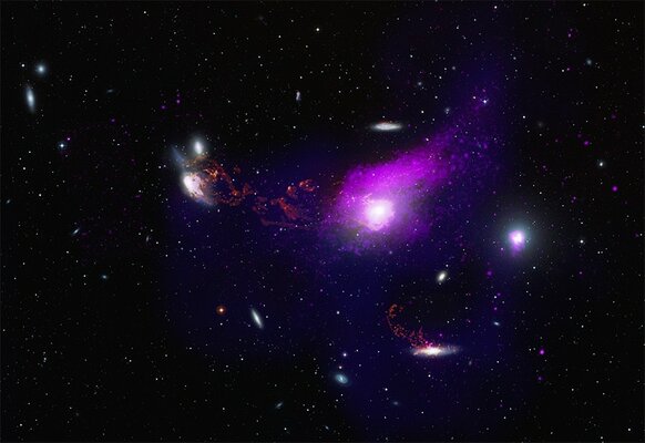 NASA опубликовало 25 ранее не публиковавшихся снимков космоса