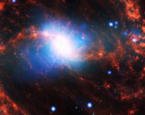 NASA опубликовало 25 ранее не публиковавшихся снимков космоса