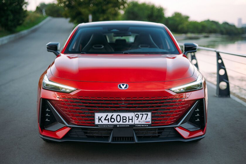 Чуть ли не первый «китаец», которого приятно водить. Обзор Changan UNI-V (2023)