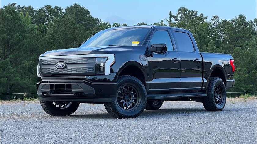 Больше пикапов вместо электромобилей: GM и Ford корректируют планы на будущее