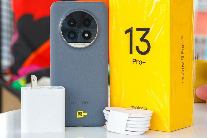 Обзор Realme 13 Pro+: редкая комбинация и хорошего дизайна, и удачной начинки — Распаковка. 1