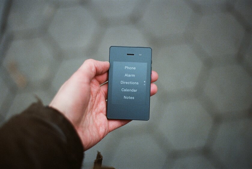 Купил «антисмартфон», чтобы не втыкать в телефон — делюсь опытом. Идея хорошая, но это ад