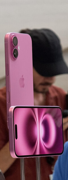 Все цвета iPhone 16 и 16 Pro вживую: сравнение расцветок на натуральных фото — Цвета iPhone 16 и 16 iPhone Plus. 11