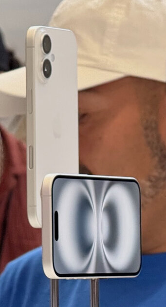 Все цвета iPhone 16 и 16 Pro вживую: сравнение расцветок на натуральных фото — Цвета iPhone 16 и 16 iPhone Plus. 16