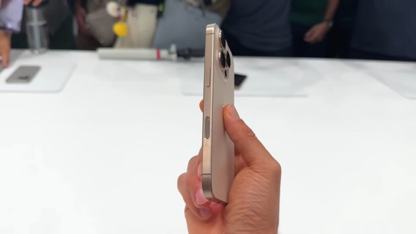 Все цвета iPhone 16 и 16 Pro вживую: сравнение расцветок на натуральных фото — Цвета iPhone 16 Pro и iPhone 16 Pro Max. 3