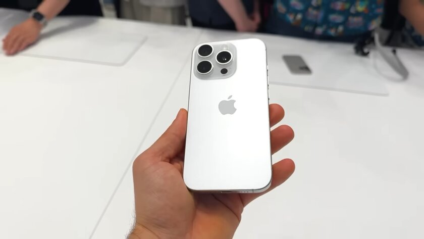 Все цвета iPhone 16 и 16 Pro вживую: сравнение расцветок на натуральных фото — Цвета iPhone 16 Pro и iPhone 16 Pro Max. 10