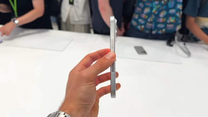 Все цвета iPhone 16 и 16 Pro вживую: сравнение расцветок на натуральных фото — Цвета iPhone 16 Pro и iPhone 16 Pro Max. 11
