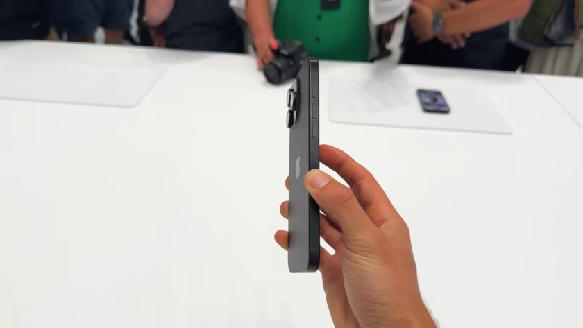 Все цвета iPhone 16 и 16 Pro вживую: сравнение расцветок на натуральных фото — Цвета iPhone 16 Pro и iPhone 16 Pro Max. 15