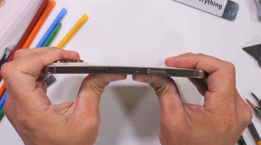 Лучше бы мне отдал: iPhone 16 Pro Max проверили на прочность весьма брутальным способом