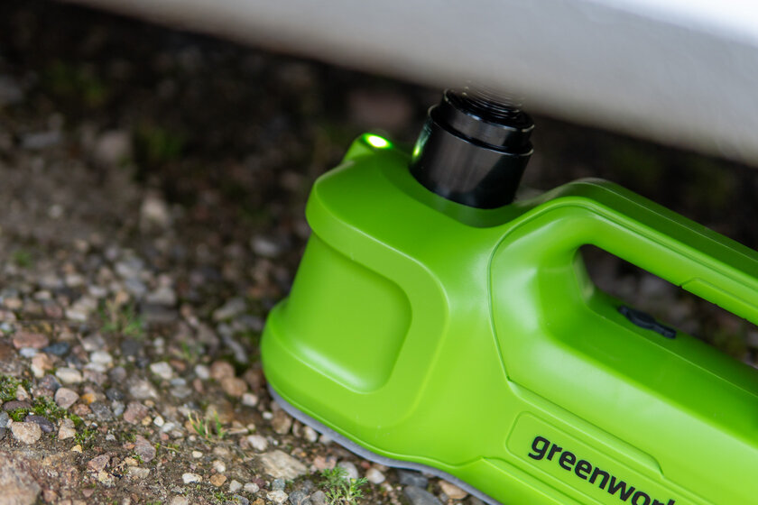 Обзор Greenworks G24JACK: меняем колёса быстро и без усилий с гидравлическим домкратом — В использовании. 3