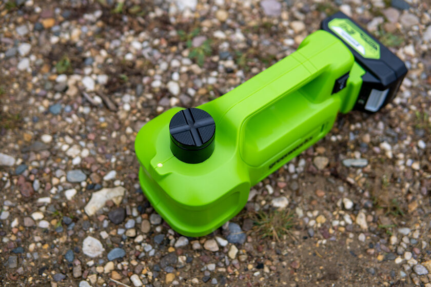 Обзор Greenworks G24JACK: меняем колёса быстро и без усилий с гидравлическим домкратом — Внешний вид. 1