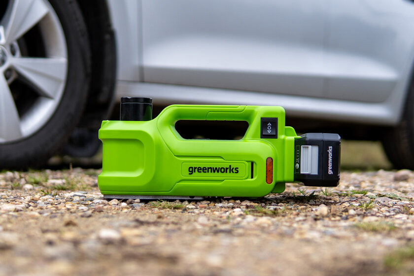 Обзор Greenworks G24JACK: меняем колёса быстро и без усилий с гидравлическим домкратом — Отзыв. 1