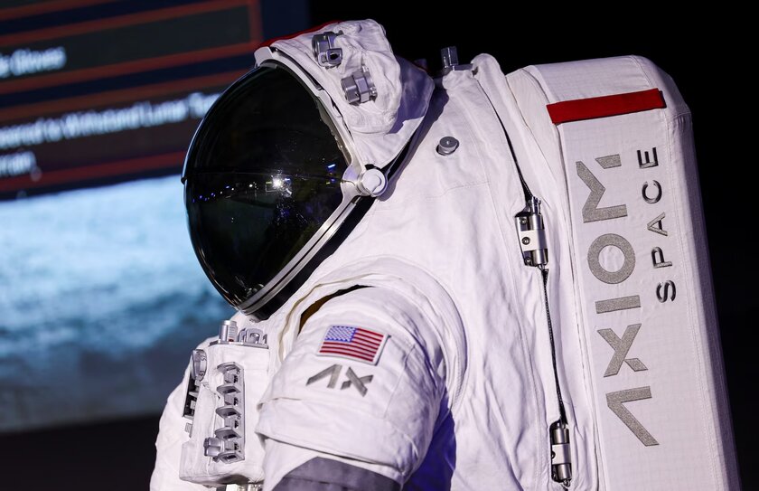 Prada показала скафандр, в котором астронавты NASA высадятся на Луну в 2026 году