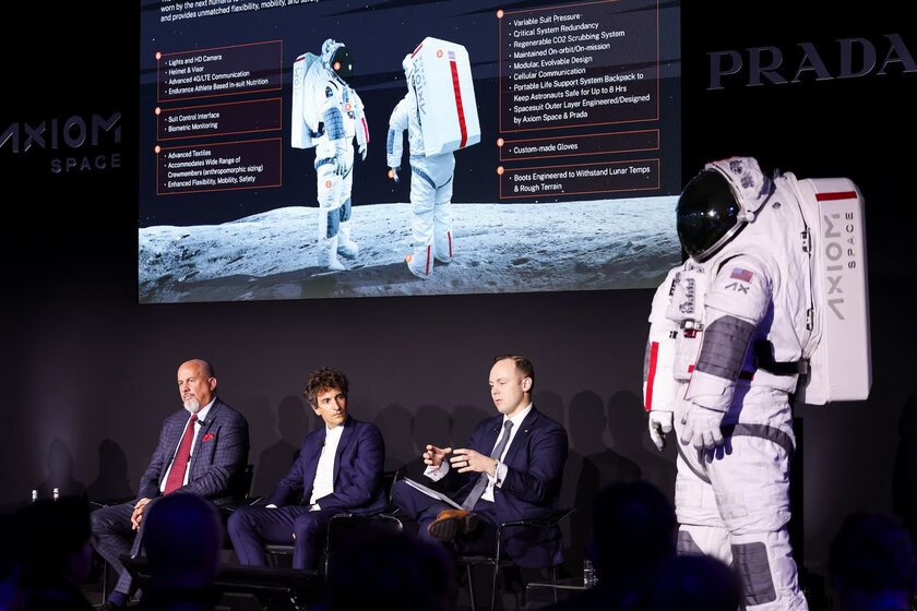 Prada показала скафандр, в котором астронавты NASA высадятся на Луну в 2026 году