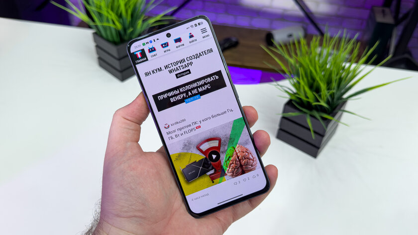 Когда платишь за средняк, а получаешь топ. Обзор realme 13+ 5G — Дисплей. 1