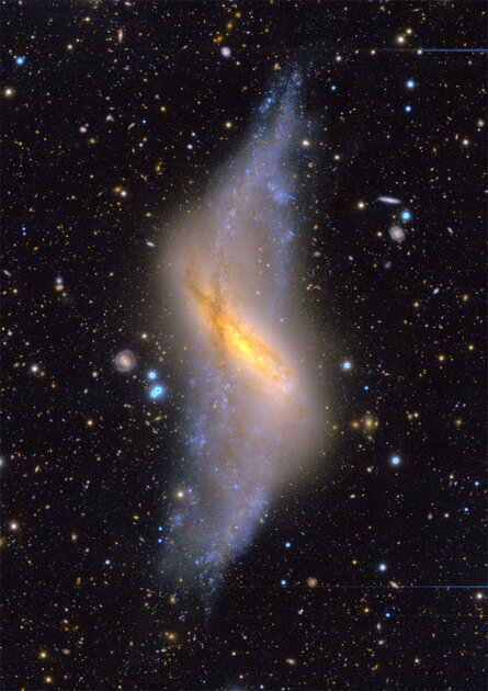 Это необычная галактика NGC 660: она обладает полярным кольцом