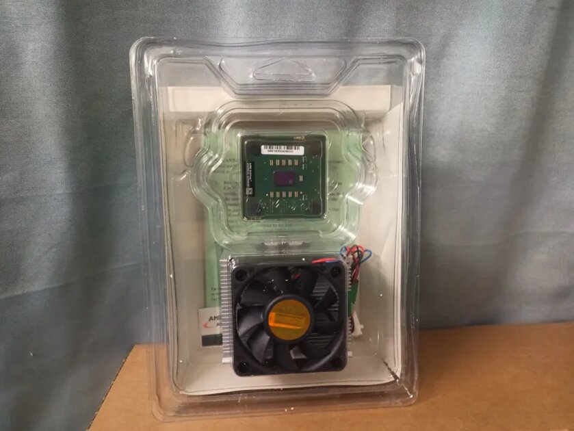 Пользователь нашёл нераспакованный 22-летний процессор AMD Athlon XP 2000+