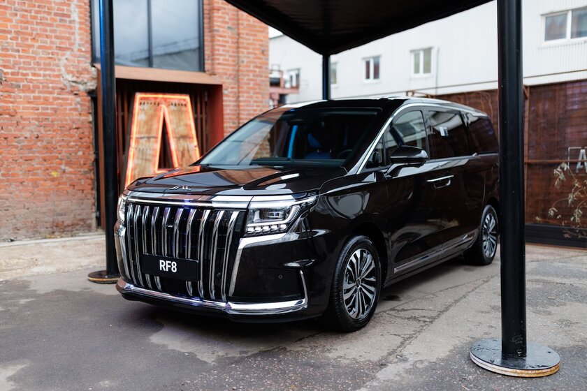 Компания JAC празднует 60 лет: в честь этого бренд сменил логотип
