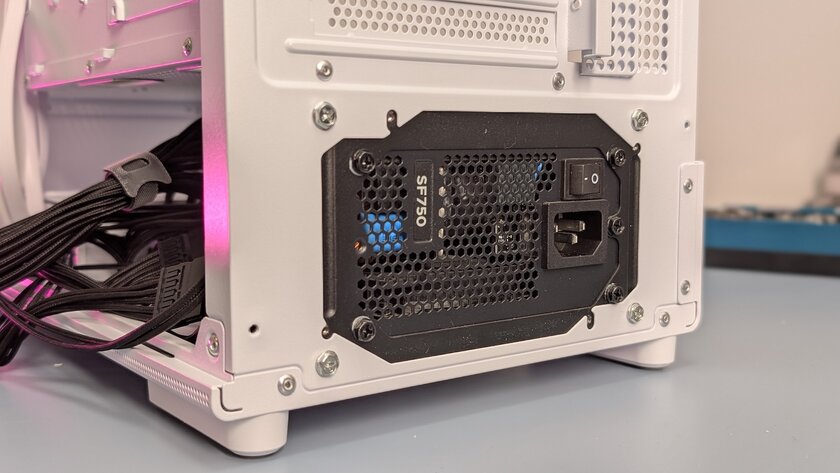 Обзор Zalman P10 White: обилие стекла, продуманный каркас и море места — Шасси. 1
