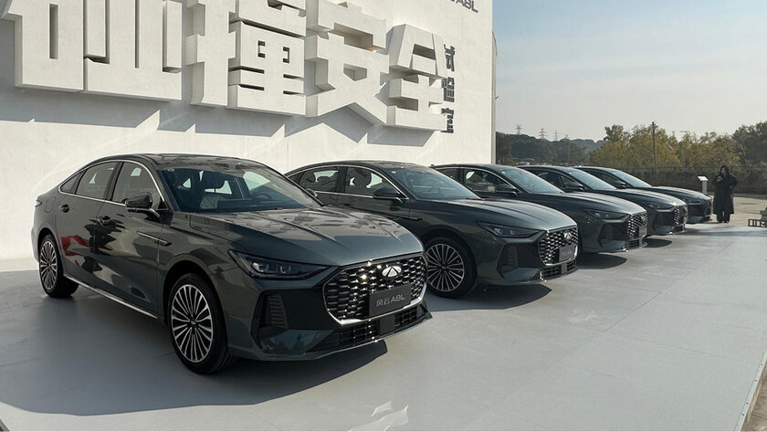 В Китае представили гибрид-рекордсмен: автомобиль Chery проехал 2370 км без дозаправки