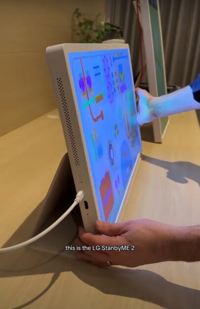 На CES 2025 показали телевизор LG StanbyME 2: у него встроенная батарея и ремни для переноски