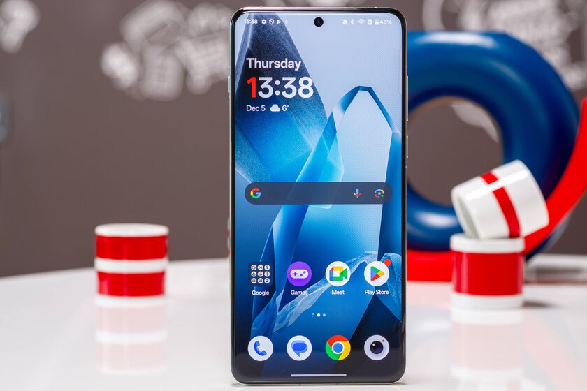 Редкий случай, когда без переплаты за бренд. Обзор OnePlus 13 — в этот раз хорош — Дизайн. 5