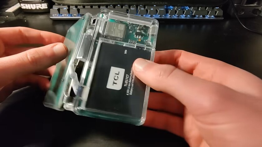 Инженер создал КПК с экраном E Ink, процессором ESP32 и клавиатурой для большого пальца