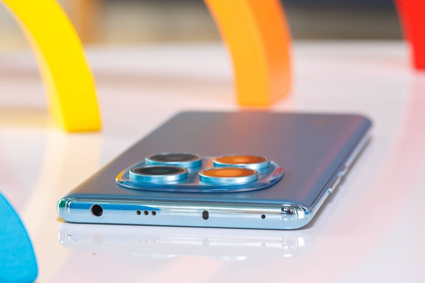 Xiaomi умудрилась проиграть сама себе — судите сами. Обзор Обзор Redmi Note 14 Pro 4G — Дизайн. 5