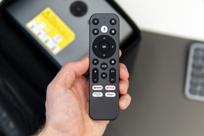 Обзор ETOE E3 Pro — проектор, который удобно брать с собой — знакомство. 4
