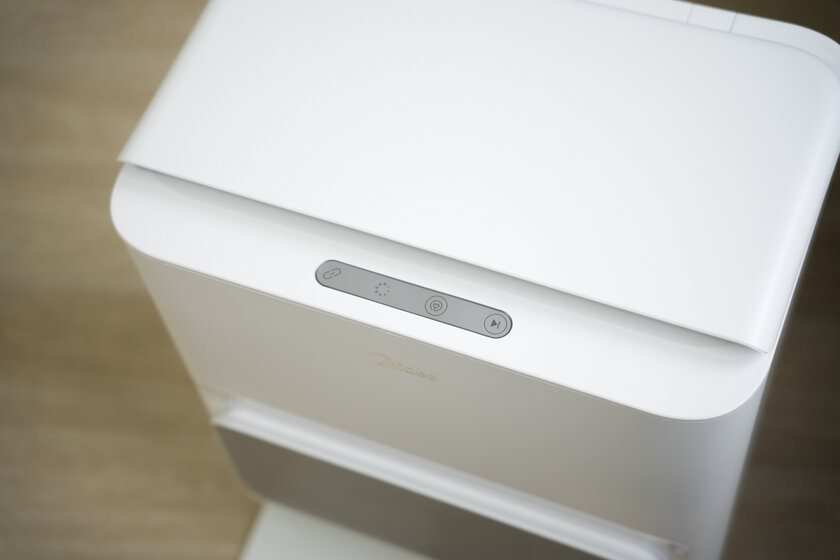 Почему все так не делают? Обзор квадратного робота-пылесоса Midea VCR V12 WH с самоочисткой — Док-станция. 13