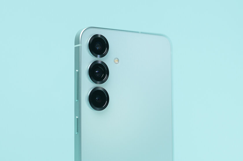 Узнаваемый дизайн, море Galaxy AI и топовый дисплей: обзор Samsung Galaxy S25+ — Отзыв. 1