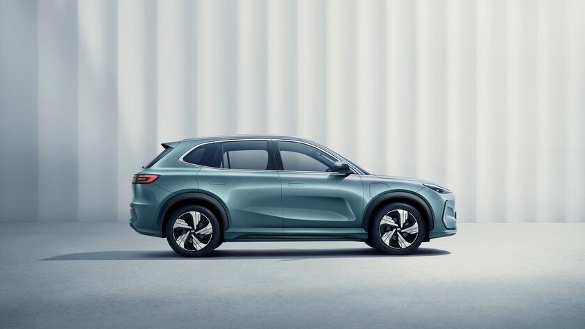 Стали известны комплектации кроссовера Geely EX5 для России. «Зимний» пакет уже в базе