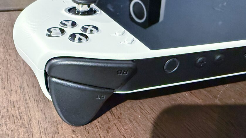 Карманный геймерский ПК из пластика со внушительной ценой: обзор Lenovo Legion Go S — Дизайн и удобство. 5