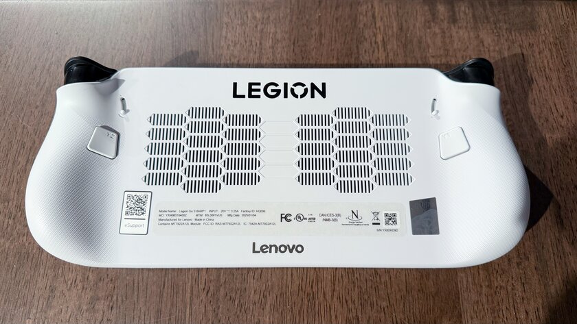 Карманный геймерский ПК из пластика со внушительной ценой: обзор Lenovo Legion Go S — Дизайн и удобство. 7