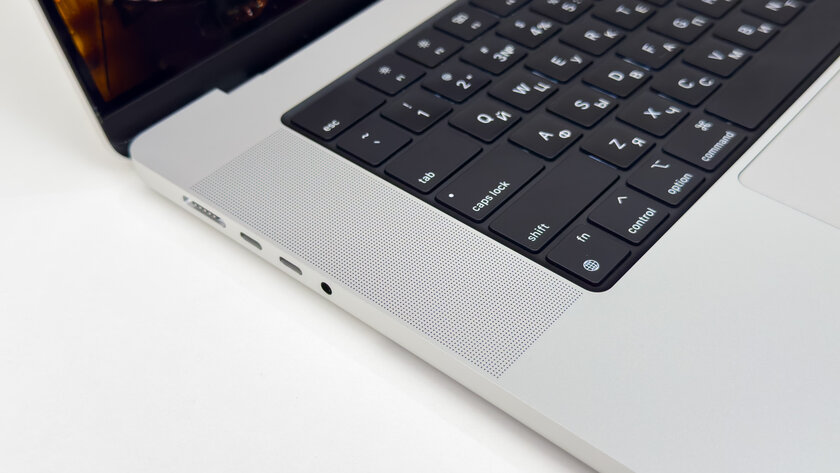 Когда выбираешь лучшее. Сравнение Apple MacBook Pro M1 Max и M4 Max в играх и программах — Звук, микрофон и веб-камера. 1