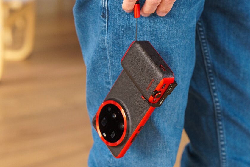 Это лучший смартфон Xiaomi за всю её историю. Тестирую Xiaomi 15 Ultra — Комплект для фотосъемки Photography Kit Legend Edition. 1