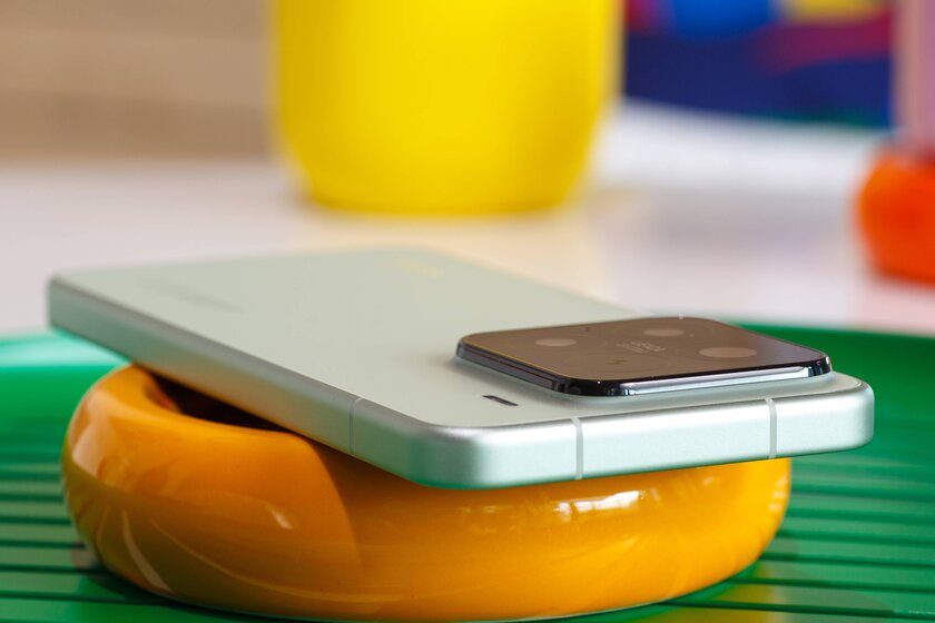 Обзор Xiaomi 15: самый маленький и дешёвый среди флагманов, но внутри это монстр — Дизайн. 6