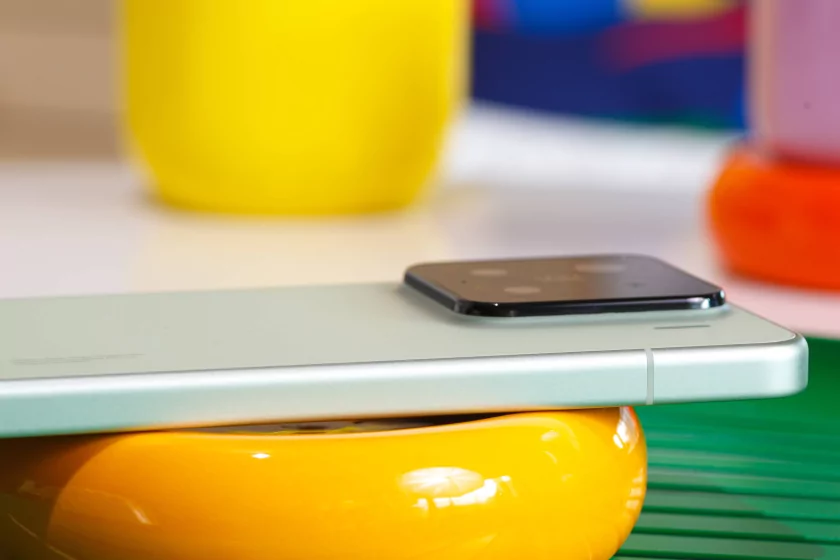 Обзор Xiaomi 15: самый маленький и дешёвый среди флагманов, но внутри это монстр — Дизайн. 7