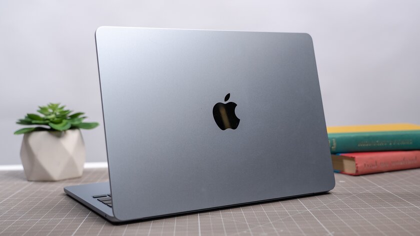 Обзор подешевевшего MacBook Air M4 — это ноутбук №1, теперь даже хейтеры согласятся — Дизайн, цвет и порты. 2