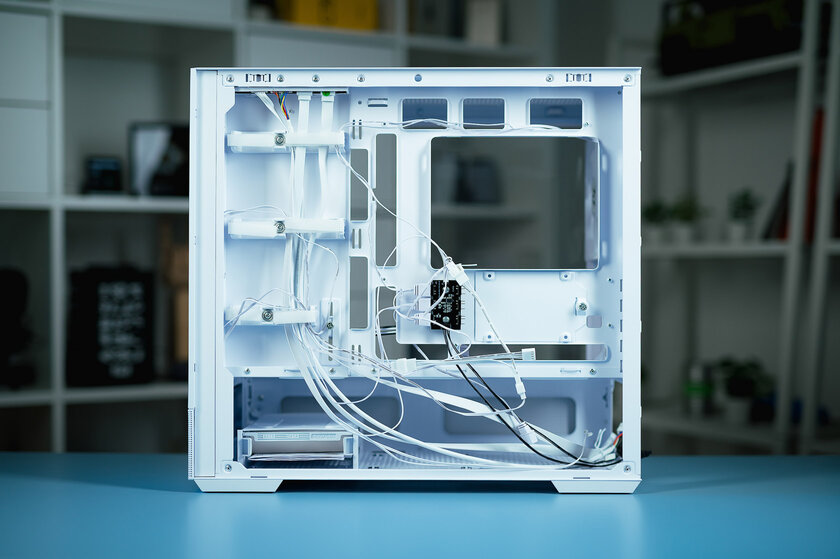 Компактный корпус, в который влезет даже RTX 5090: обзор стильного Zalman P30 AIR White — Шасси. 2