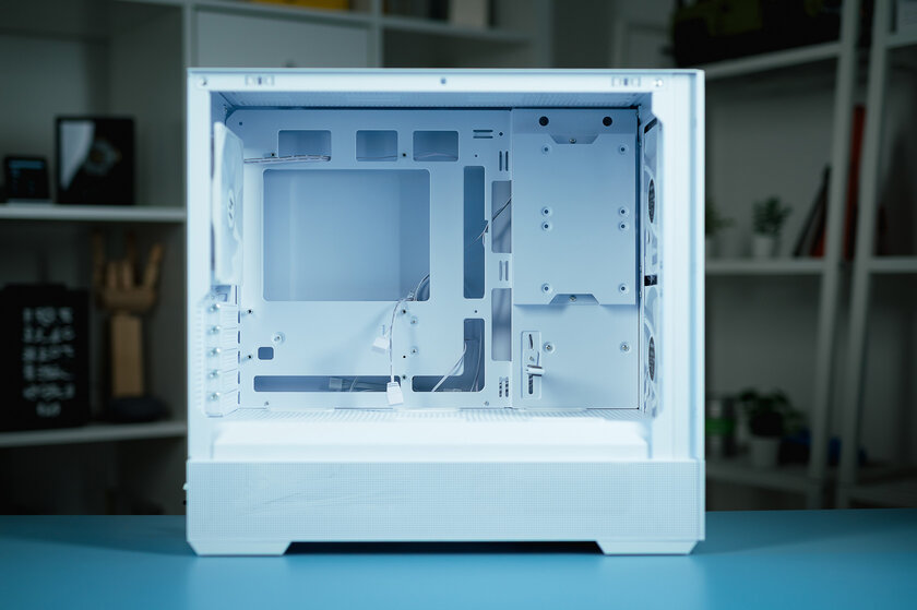 Компактный корпус, в который влезет даже RTX 5090: обзор стильного Zalman P30 AIR White — Шасси. 1