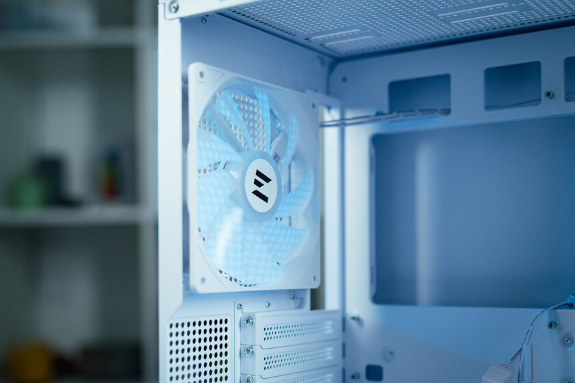 Компактный корпус, в который влезет даже RTX 5090: обзор стильного Zalman P30 AIR White — Шасси. 4