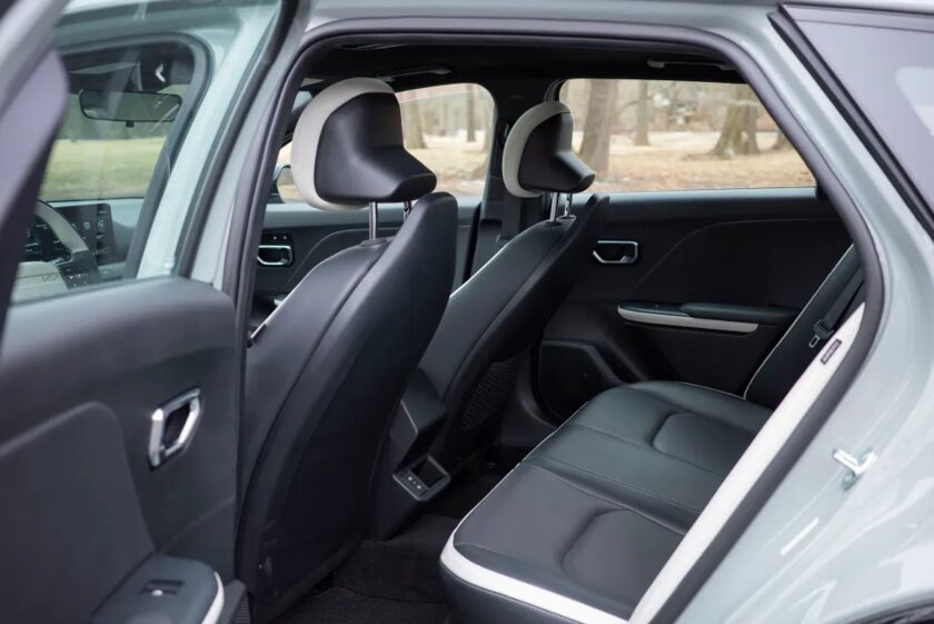 Технологичный, недорогой и продуманный седан: обзор Kia K4 2025 — Интерьер. 2