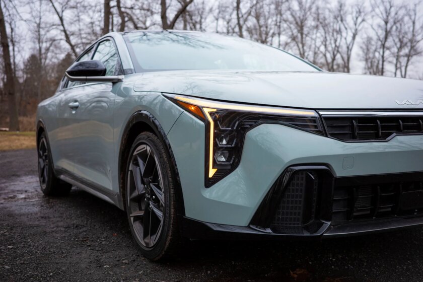 Технологичный, недорогой и продуманный седан: обзор Kia K4 2025 — Дизайн кузова. 1