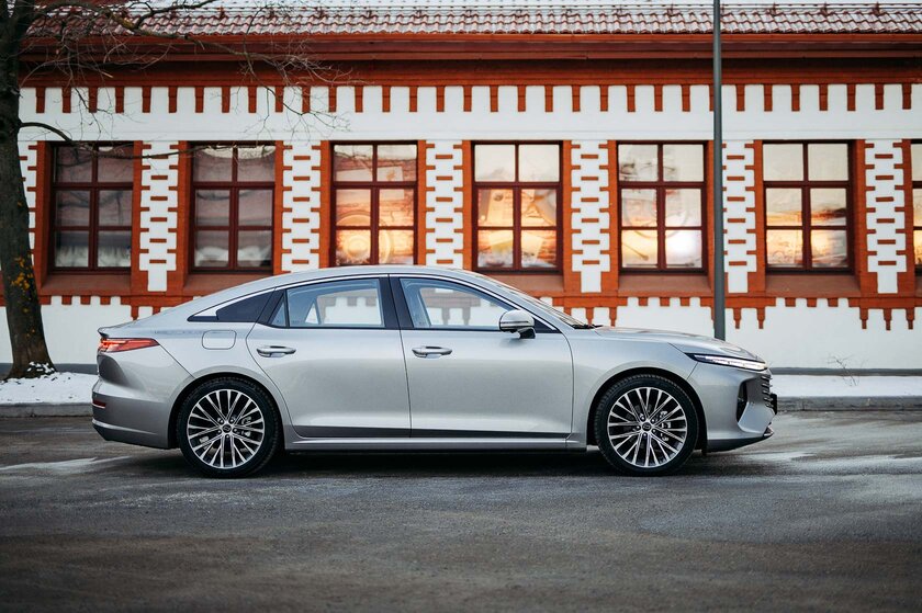 Лифтбэк — круто! Обзор Bestune B70 (2024) — Знакомство. 2