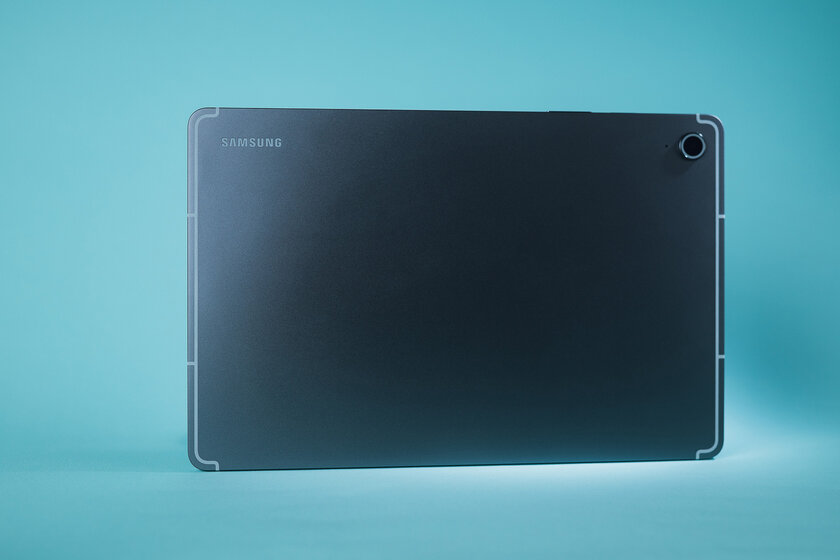 Недорогой планшет с ИИ, стилусом и шикарным дисплеем: обзор Samsung Galaxy Tab S10 FE